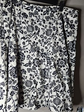 Villager Women’s Black & White Floral Fit-and-Flare Skirt Size 14 Waist 17"